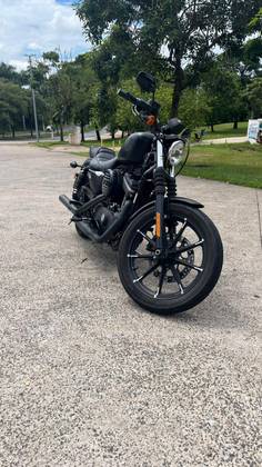 HARLEY-DAVIDSON SPORTSTER IRON 883 
